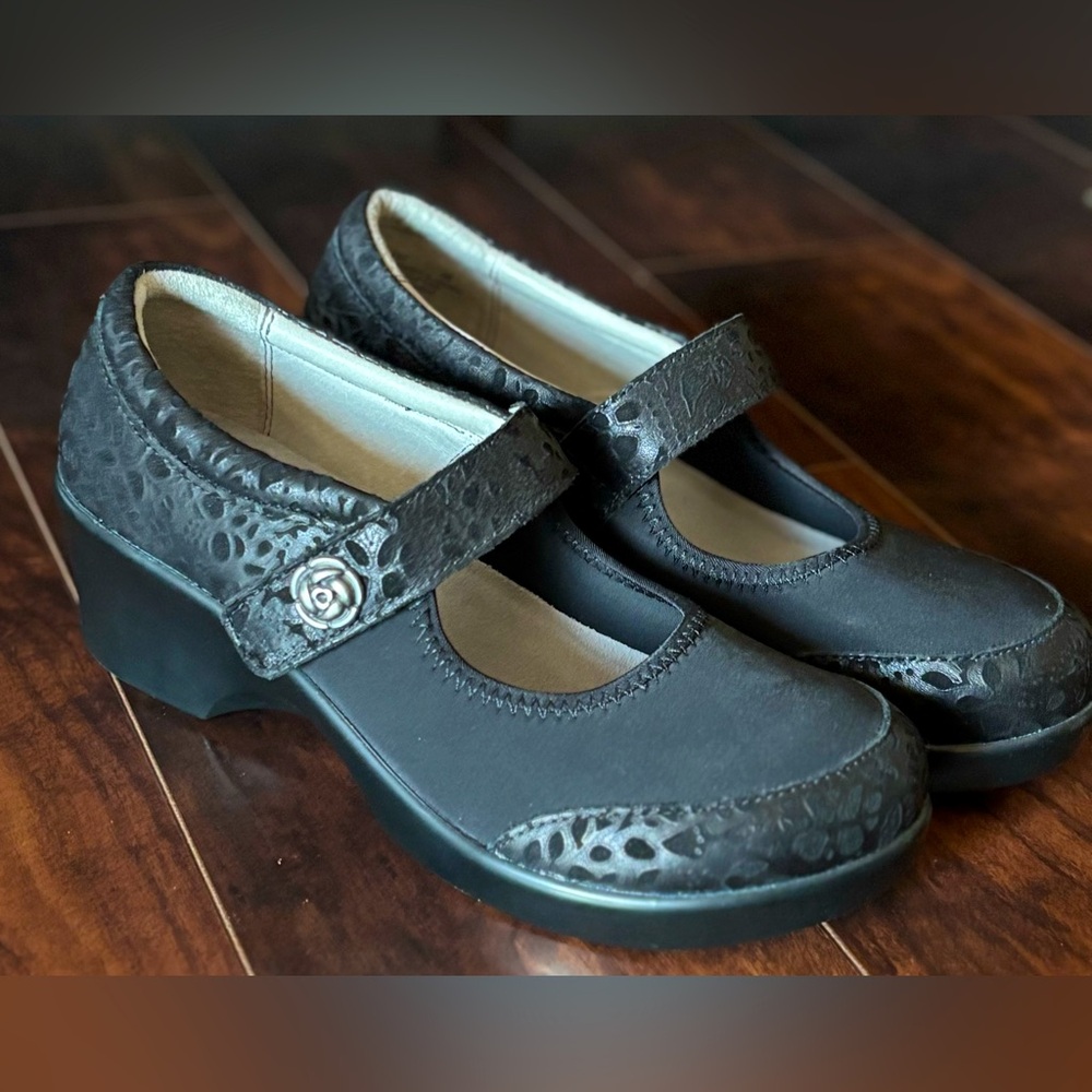 Alegria Black Textured Leather Mary Jane Block Heels NWOT